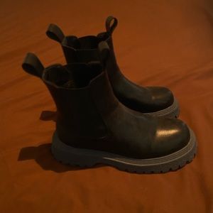 Chelsa boots